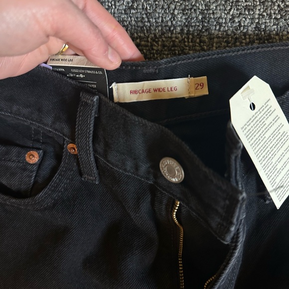 Levi’s Ribcage Wide Leg - Picture 3 of 5